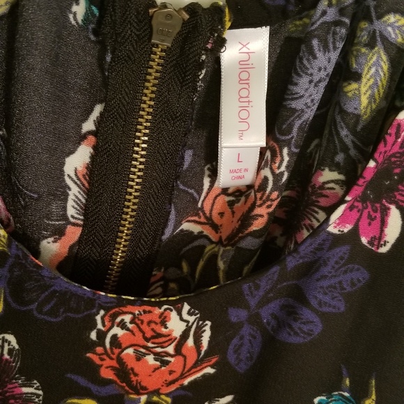Xhileration | Floral Romper with pockets NWOT - Picture 4 of 6